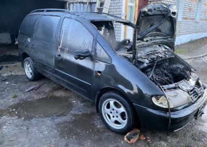 «Фольксваген» горел в гараже ранним утром в Докшицком районе